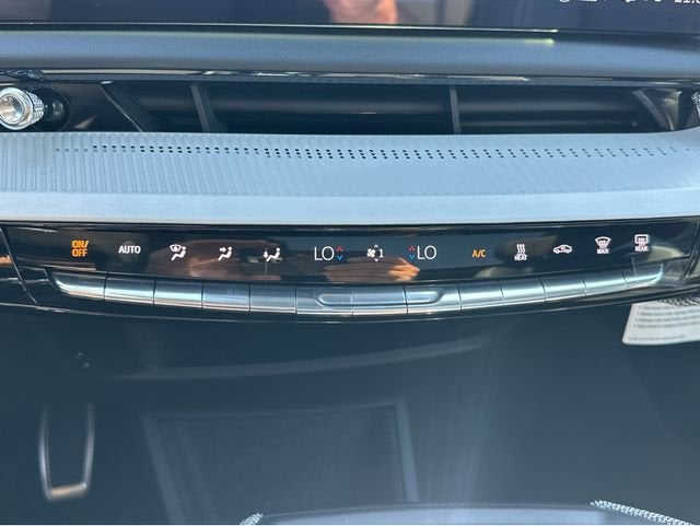 2025 Cadillac OPTIQ Luxury 1