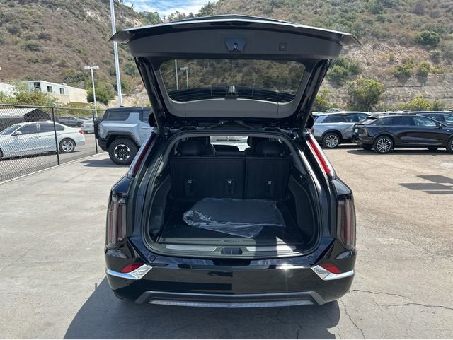 2025 Cadillac OPTIQ Luxury 1